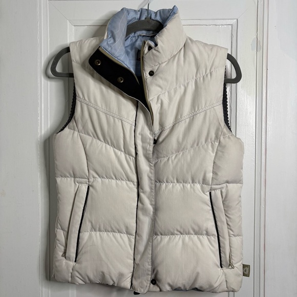 Columbia Jackets & Blazers - Columbia Women’s Puffer Vest in Cream and Black | SMALL Hiking Vest